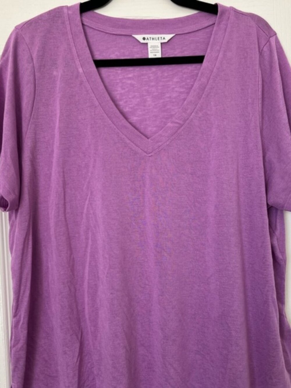 Athleta Women's Lavender V-Neck Tee